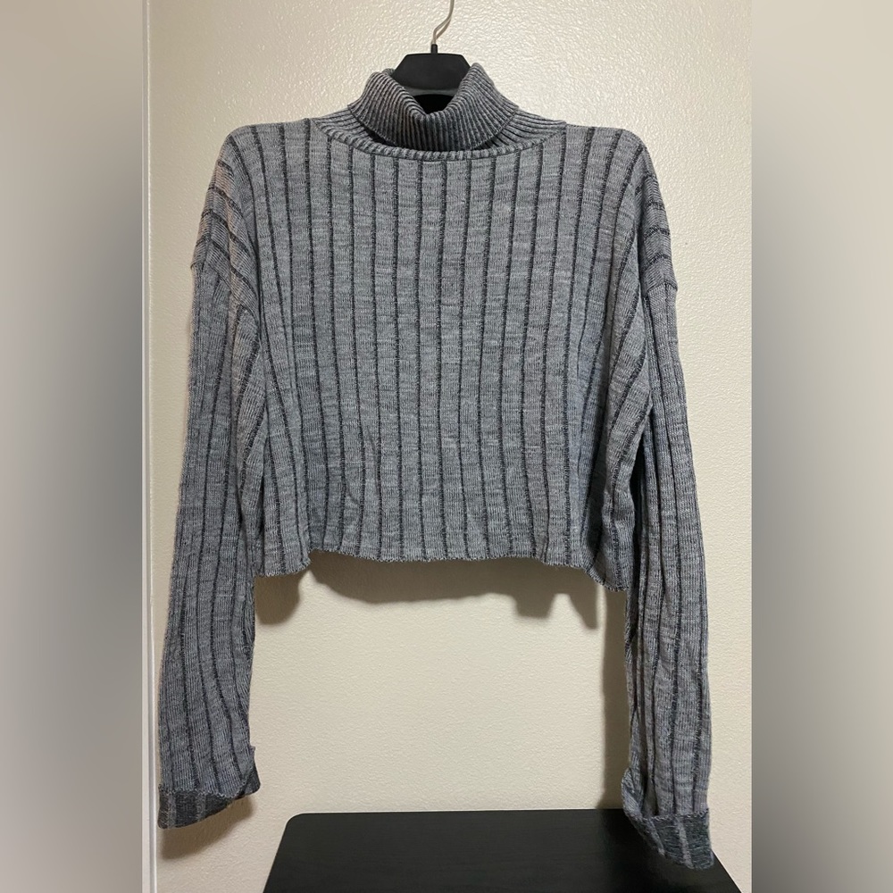 Abound Soft Gray Striped Long Sleeve Turtle Neck Crop Top-size Xl